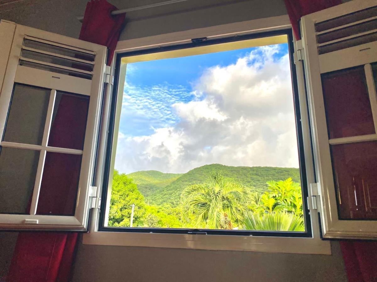 Habitation Baliache - Maison Creole Avec Jardin Privatif, Plage A 200M Deshaies Kültér fotó
