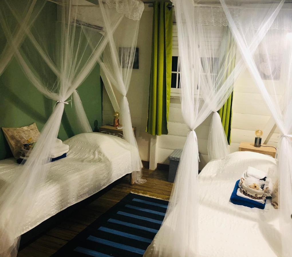 Habitation Baliache - Maison Creole Avec Jardin Privatif, Plage A 200M Deshaies Kültér fotó